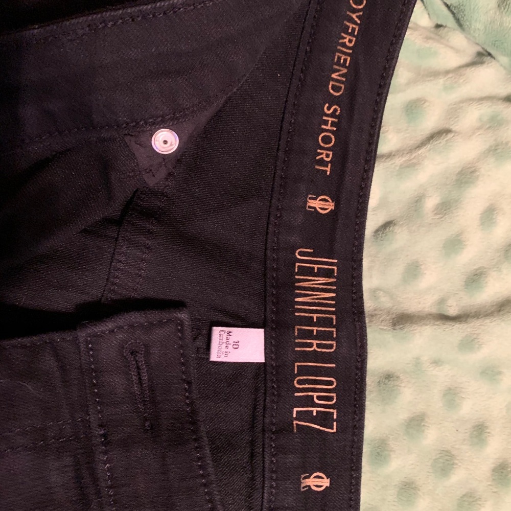 Black distressed shorts - Picture 2 of 4